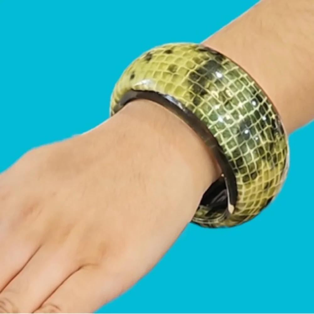 GREEN‎ SNAKELIKE PRINT BANGLE